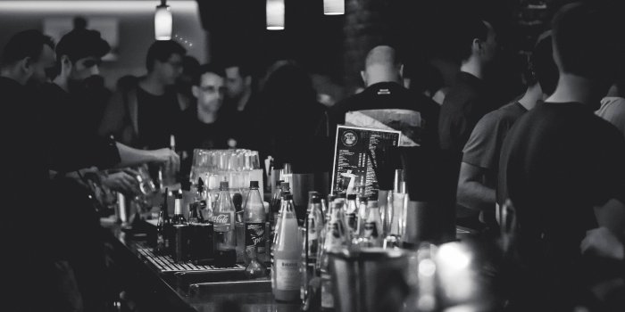 5760x3840 Bartender Photos, Download Free Bartender Stock Photos & HD Images