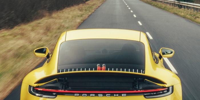 950x1689 Porsche 911 Carrera 4S 2019 4K Ultra HD Mobile Wallpaper