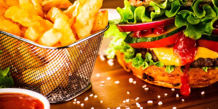 6016x4011 Burger And Fries Wallpapers