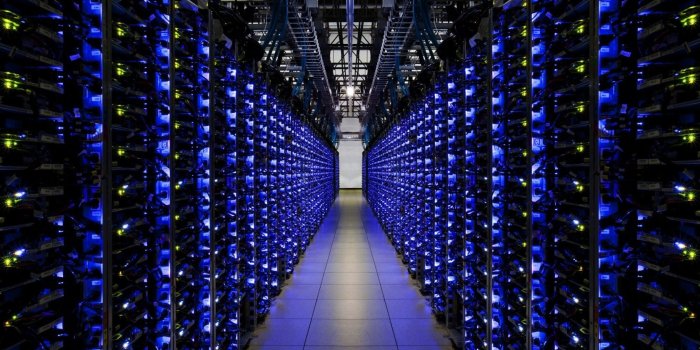 1680x1050 Full HD data center wallpaper