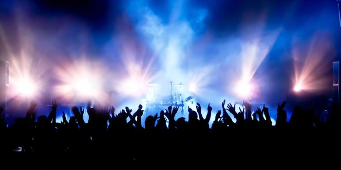 2586x1600 38+] Concert Crowd Wallpaper - WallpaperSafari