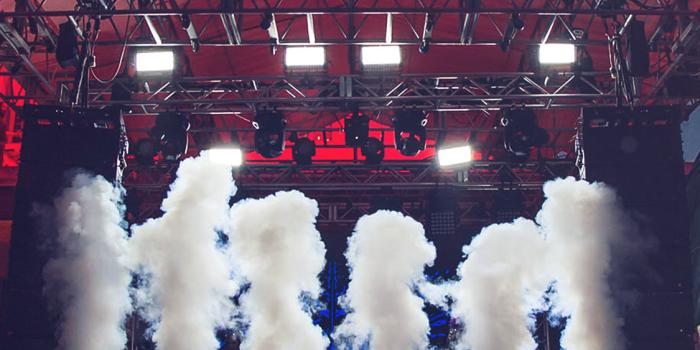 1125x2436 nc53-party-show-concert-people-flare-wallpaper