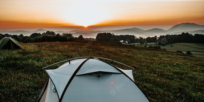 1333x2000 Camping Wallpaper Images - Free Download on Freepik