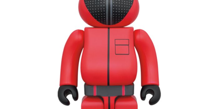 1000x1000 Squid Game Guard △ 100% + 400% Bearbrick Set by Medicom Toy - Mindzai