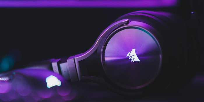 4000x5000 Download Purple Aesthetic Corsair Headphones Wallpaper | Wallpapers.com