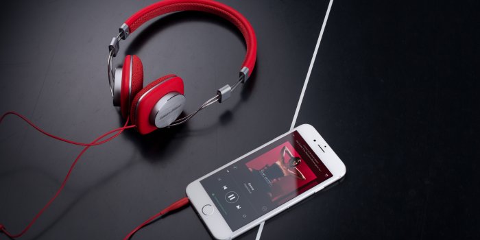 3554x1999 Red Bowers and Wilkins P3 Headphones Ultra HD Desktop Background Wallpaper  for 4K UHD TV : Widescreen & UltraWide Desktop & Laptop : Tablet :  Smartphone