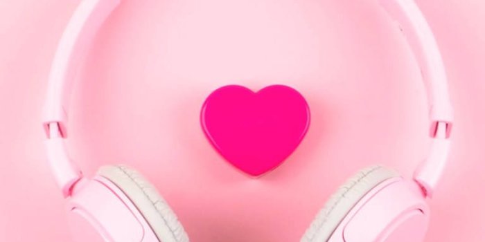 768x1365 Download Aesthetic Pink Iphone Heart And Headphones Wallpaper | Wallpapers .com