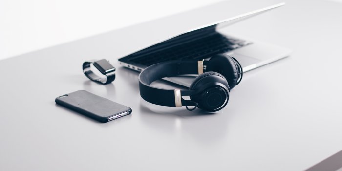 3840x2560 Wallpaper ID: 206024 / a macbook an iphone an apple watch and headphones on  a white desk, technology on a desk 4k wallpaper free download