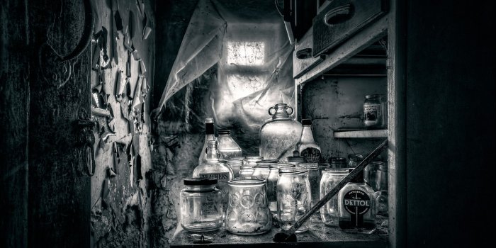 1332x850 Wallpaper pharmacy, window, banks, flask images for desktop, section  интерьер - download