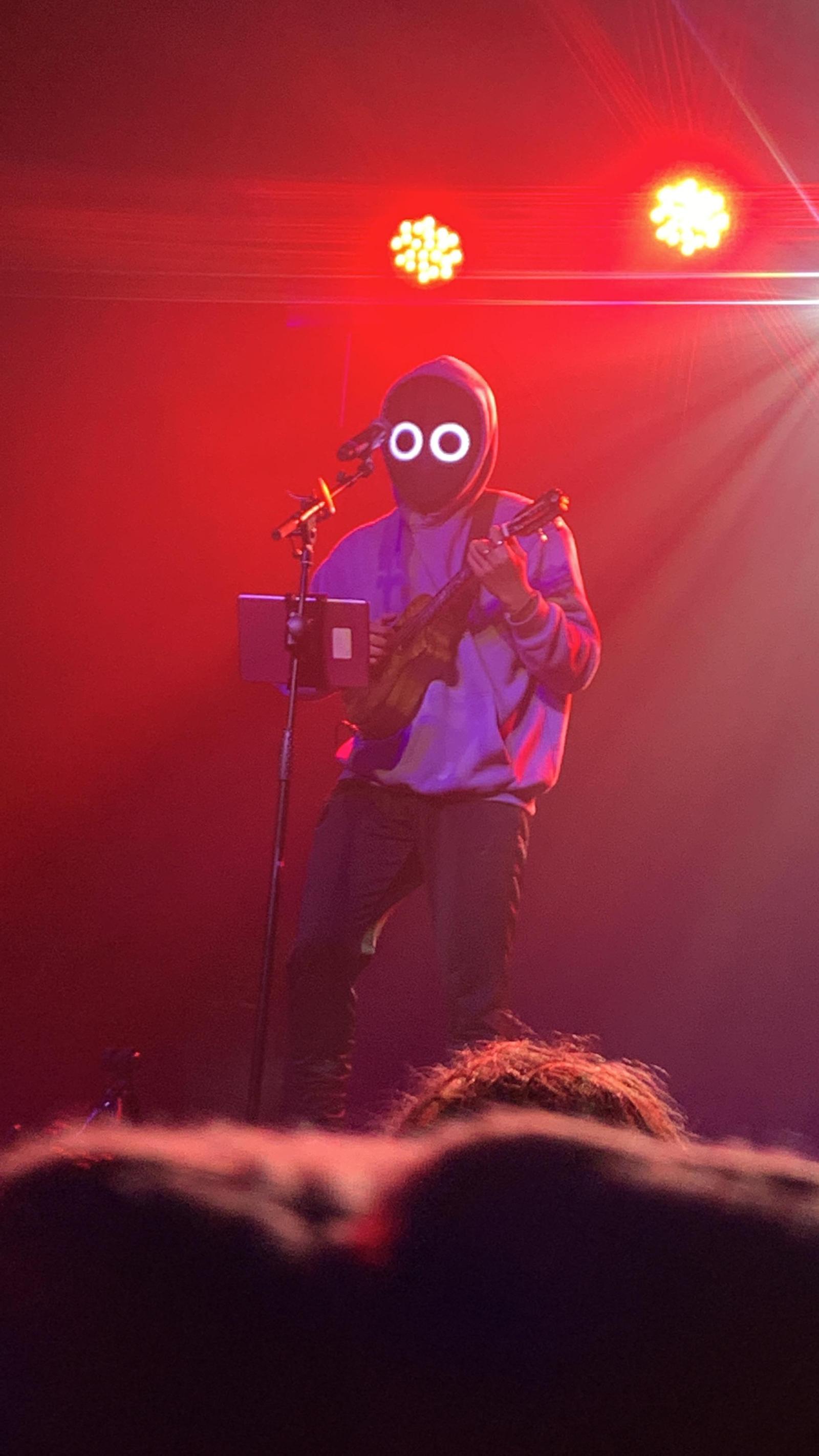 1980x3520 Someone was asking for wallpapers so here you go, got a few pics I took  from the London show and some from google or his insta : r/boywithuke