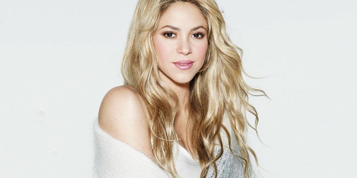 1920x1270 Download Shakira In White Wallpaper | Wallpapers.com