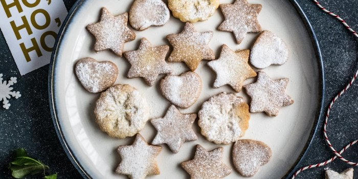 2048x3072 iPhone Christmas Wallpapers | POPSUGAR Tech