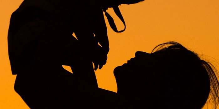 800x1420 Download wallpaper 800x1420 silhouettes, mother, child, sunset iphone  se/5s/5c/5 for parallax hd background