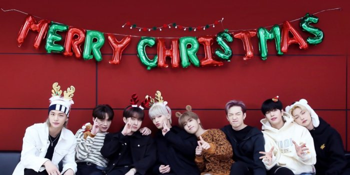 946x2048 33+] Stray Kids Christmas Wallpapers - WallpaperSafari