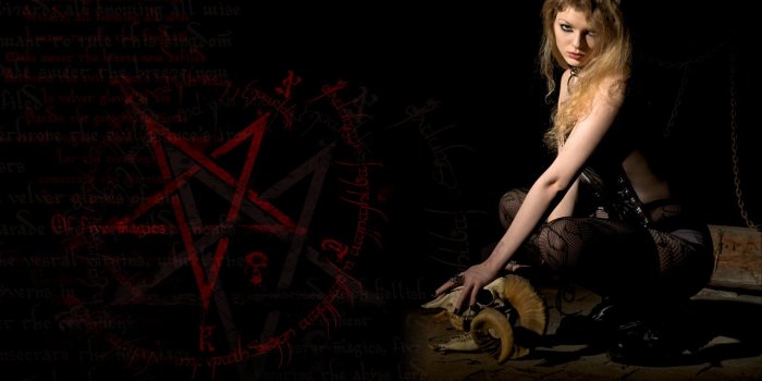 1600x1200 Ubuntu Satanic Edition 10.04 Features Stunning New Icon Theme And Wallpapers