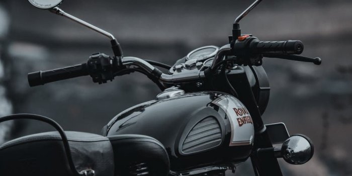 1000x1500 Royal Enfield Wallpapers | Royal enfield wallpapers, Royal enfield, Royal  enfield hd wallpapers