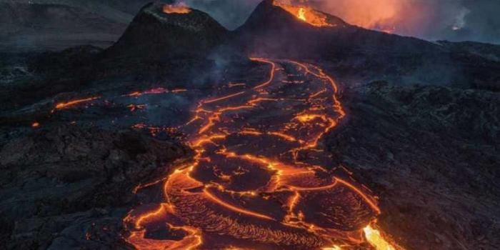 900x1601 Download Sea Of Lava Volcano Wallpaper | Wallpapers.com