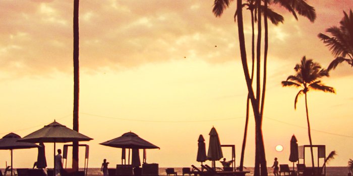 1125x2436 nd11-vacation-sunset-beach-happy-flare