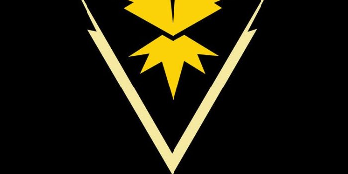 750x1334 Pikachu & Pokeball iPhone 6 Wallpapers