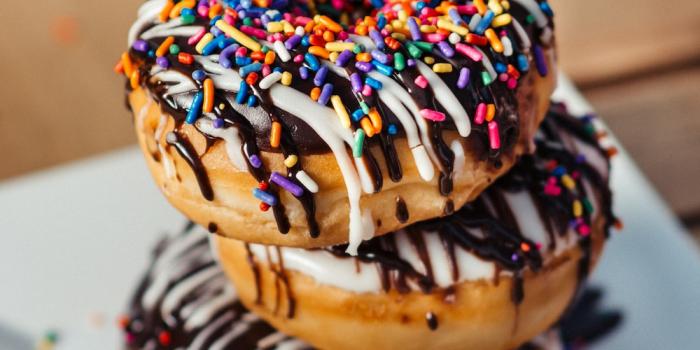 1000x1250 Doughnut with toppings photo – Free Food Image on Unsplash