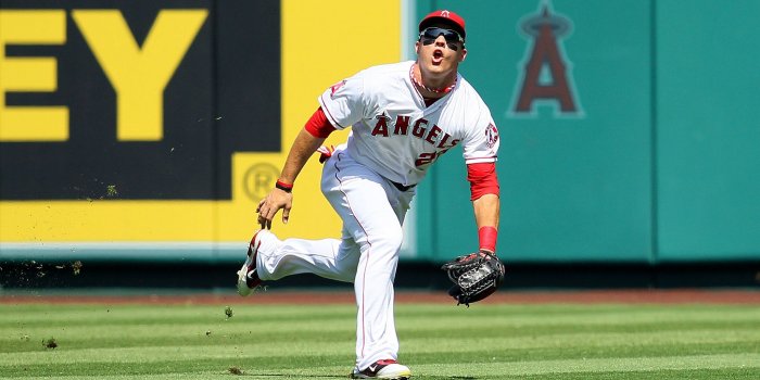 2048x1280 Mike Trout Famous American Baseball Player Wallpaper | HD Wallpapers