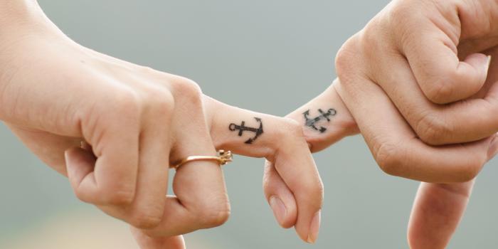 2560x2560 4k Hand Couple Wallpapers