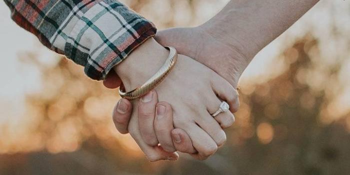 720x1280 Cute couple hands Wallpapers Download | MobCup