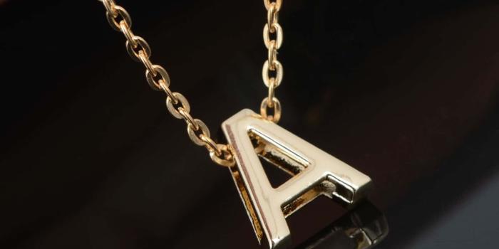 1600x1600 100+] Gold Chain Wallpapers | Wallpapers.com