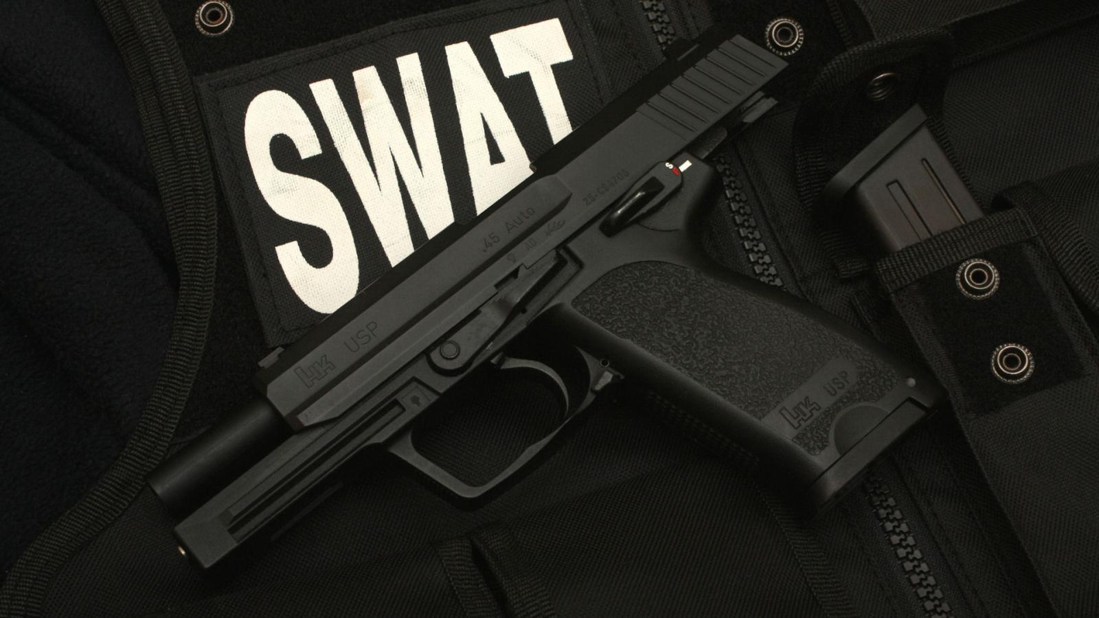1920x1080 Download Wallpaper 1920x1080 swat, pistol, gun, bulletproof vest Full HD  1080p HD Background