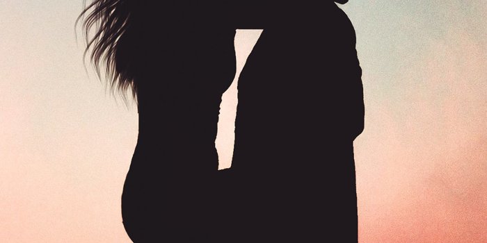 1125x2436 ny84-love-moon-hug-man-woman-nature-wallpaper