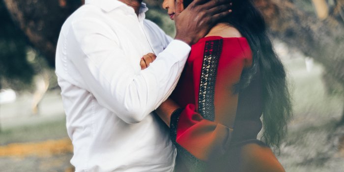 3264x4928 Photo of a Couple Hugging and Kissing · Free Stock Photo