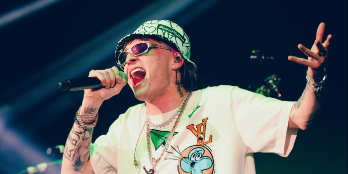 2880x1800 Music Peso Pluma HD Wallpaper