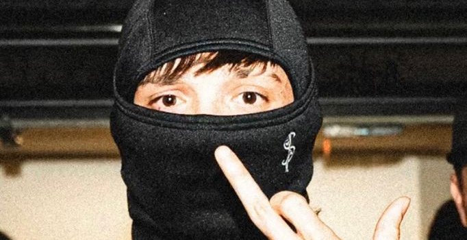 682x1200 PESO PLUMA WALLPAPER