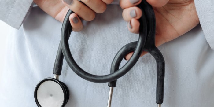 4185x6278 Lady doctor holding stethoscope Wallpapers Download | MobCup