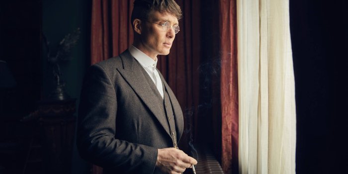 1920x1280 Download Tommy Shelby 4k Glasses Wallpaper | Wallpapers.com