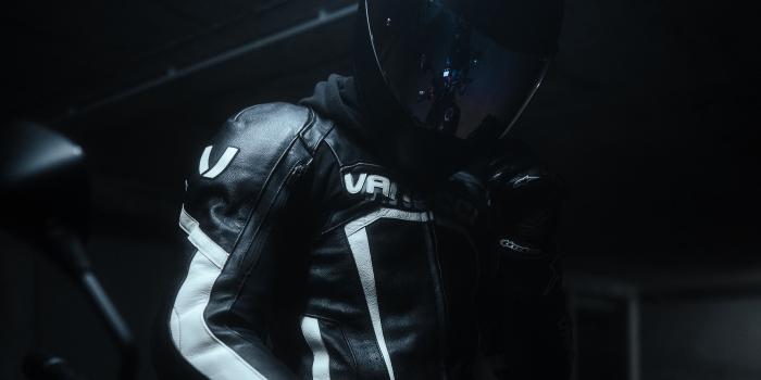 3415x3415 Download wallpaper 3415x3415 motorcyclist, biker, helmet, motorcycle, black  ipad pro 12.9