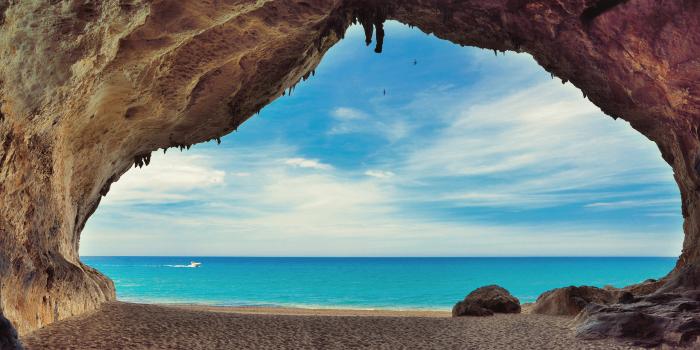 2560x1440 Caves on the beach Cala Luna, Sardinia, Italy - Beach Wallpapers
