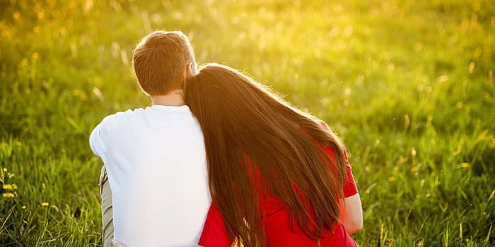 1920x1229 Download Girl And Boy Romantic Love Wallpaper | Wallpapers.com