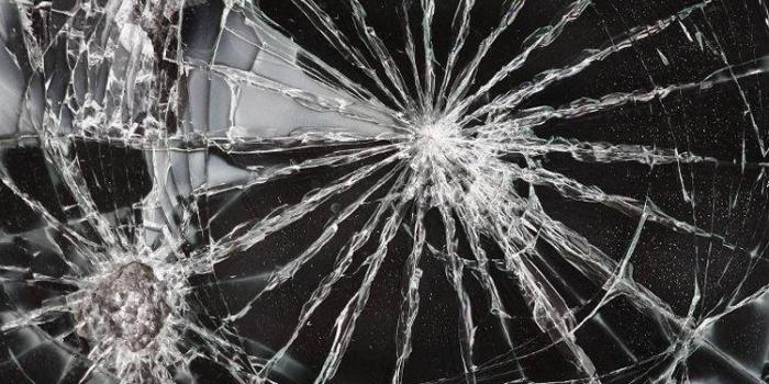 750x1334 Cracked screen realistic Wallpapers Download | MobCup