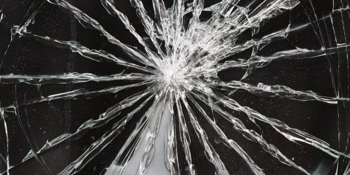 1080x1920 Cracked screen realistic Wallpapers Download | MobCup