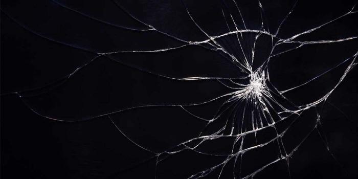 1400x732 5 Reasons Why Shouldn't Use a Samsung Phone That Has a Cracked Screen –  CaseMogul