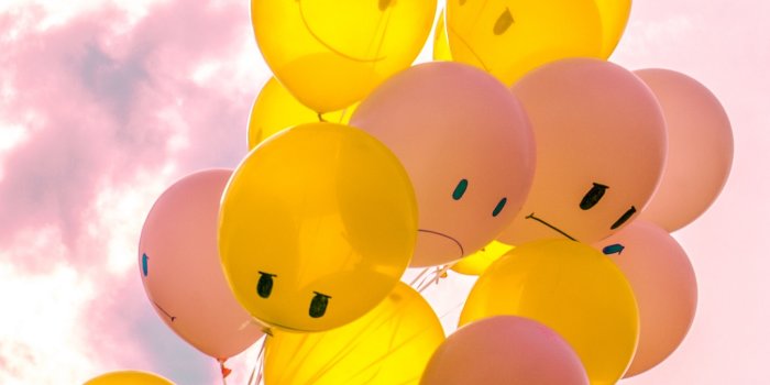 1350x2400 Beautiful balloons Wallpapers Download | MobCup