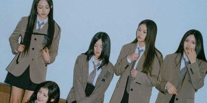 736x1594 NewJeans Wallpaper in 2023 | New jeans style, Yearbook photoshoot, Fits  aesthetic