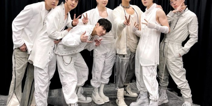 1024x768 30+ High-Quality BTS Group Photos (2022) | Asian Fixations