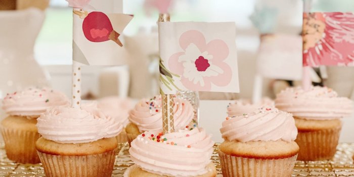 1100x1467 Easy fun DIY cupcake topper craft using leftover wallpaper!