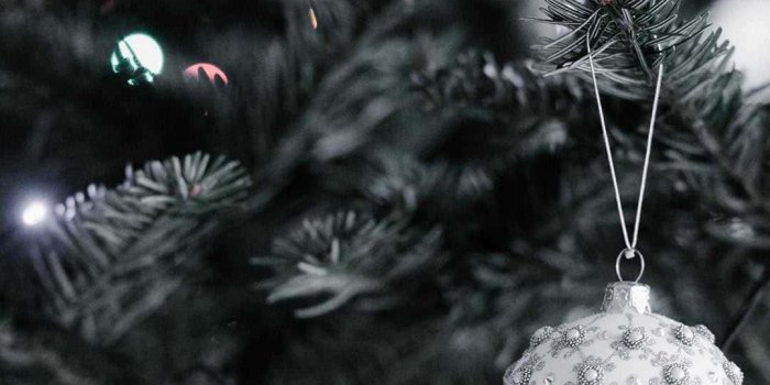 1080x1920 Download Iphone Christmas Aesthetic Baubles Close Up Wallpaper | Wallpapers .com