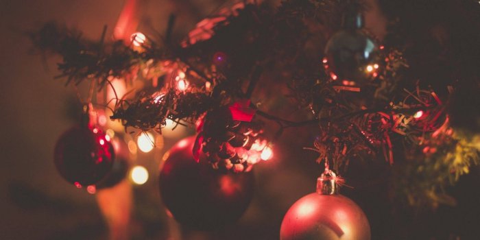 1920x1080 Download Christmas Aesthetic Desktop Red Balls Wallpaper | Wallpapers.com