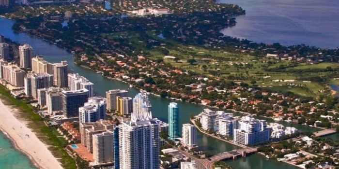 800x1200 100+] Miami Iphone Wallpapers | Wallpapers.com