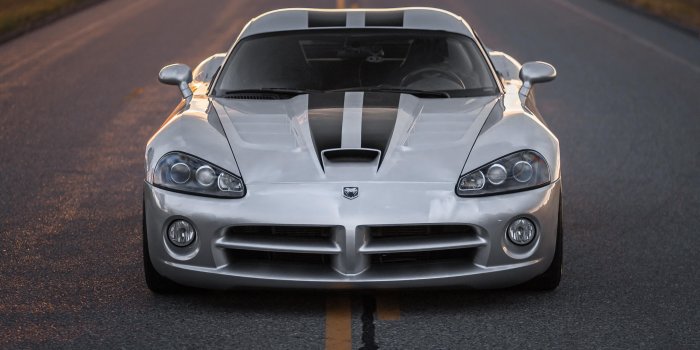 3761x5641 Wallpaper photo I took last night of a Dodge Viper. : r/MobileWallpaper