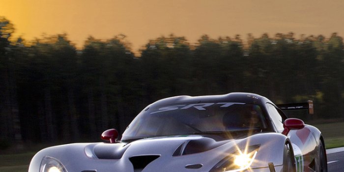 750x1334 Dodge Viper GTS-R Phone Wallpaper